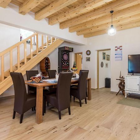 Amazing Home In Vrzici With Jacuzzi Luaran gambar