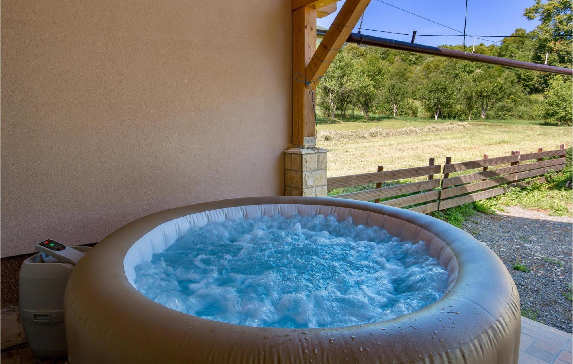 Amazing Home In Vrzici With Jacuzzi Luaran gambar